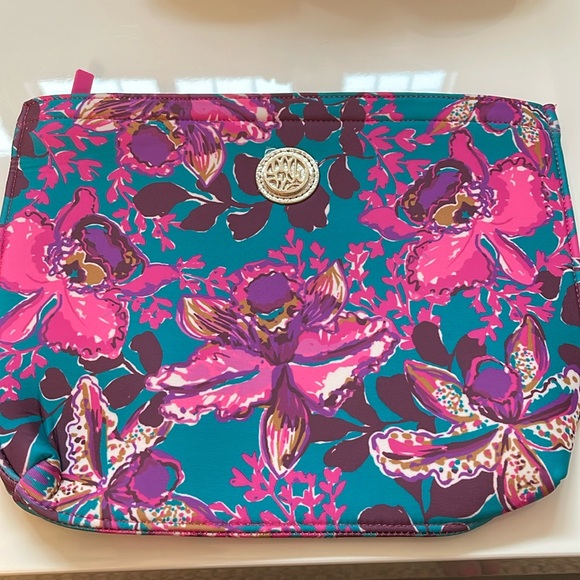 Lilly Pulitzer Handbags - Lilly Pulitzer Neoprene/SCUBA Material GWP Pouch